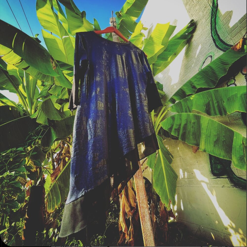 Women's Lior Paris Small V-neck Cold-Shoulder Blue/Black Snakeskin Flowy Tunic